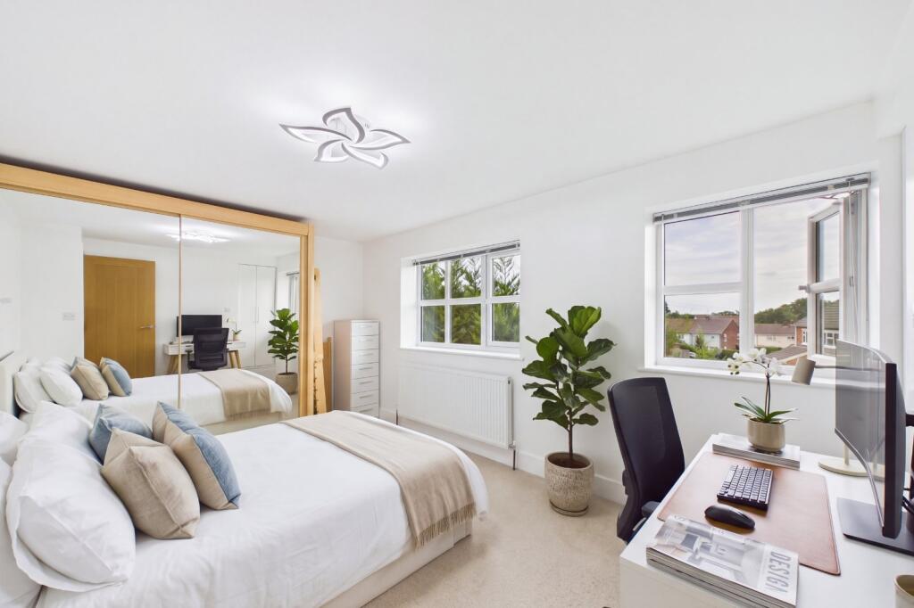House in Maidenhead, Furze Platt - View 5