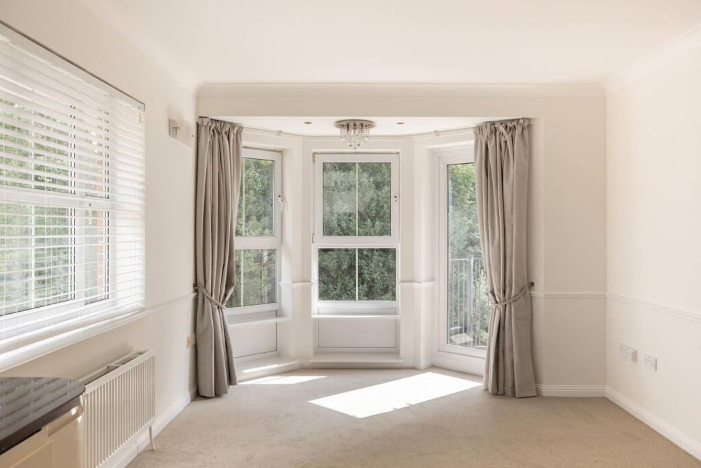Apartment in Hemel Hempstead - View 3