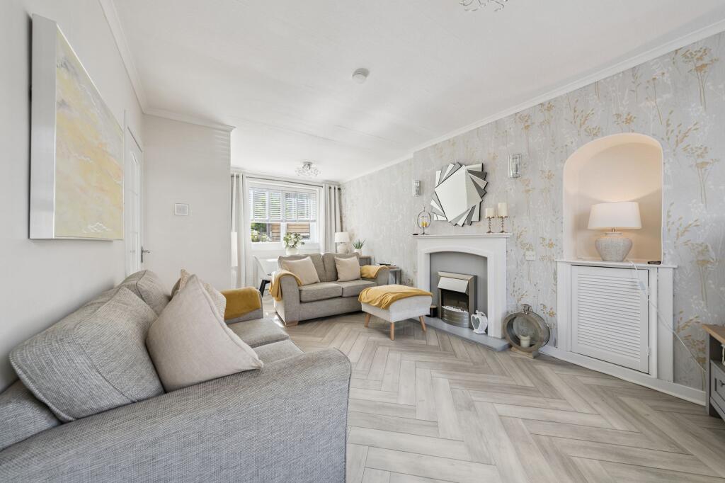 35 Brenfield Avenue, Muirend, Glasgow, G44 3LR photo 3