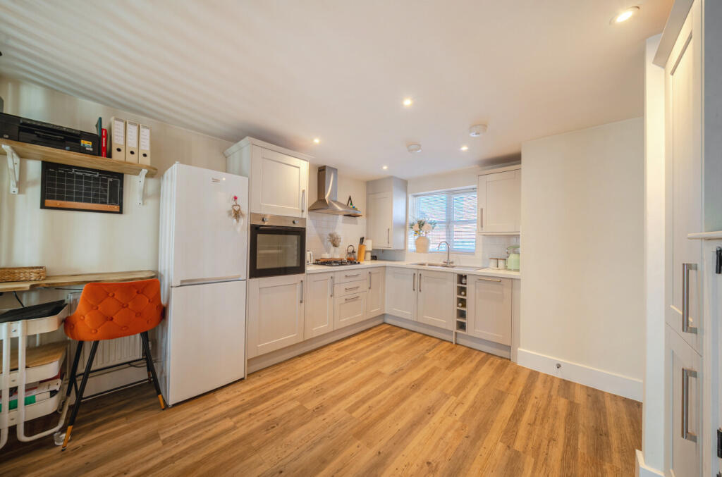 Bolton Drive, Silsden, Keighley, West Yorkshire, BD20 photo 2