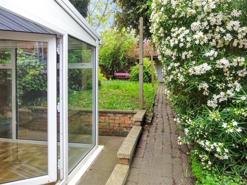 House in Kettering, Brambleside - View 5