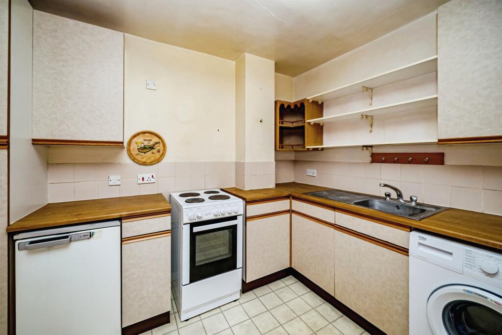 Sharman Beer Court, Thame - View 2