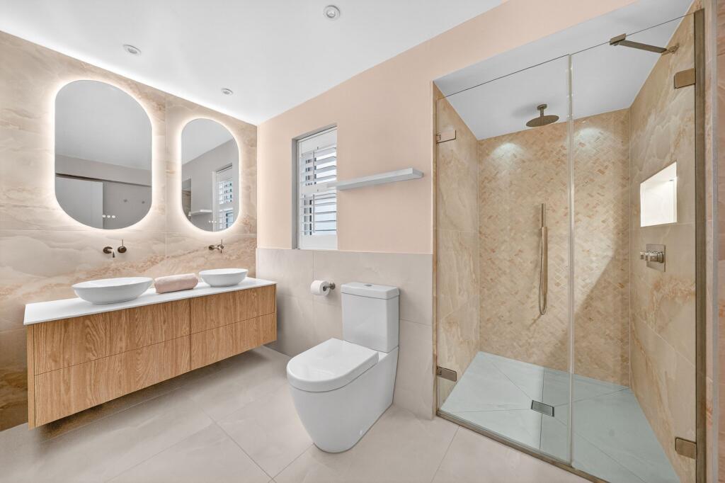 House in London - View 5