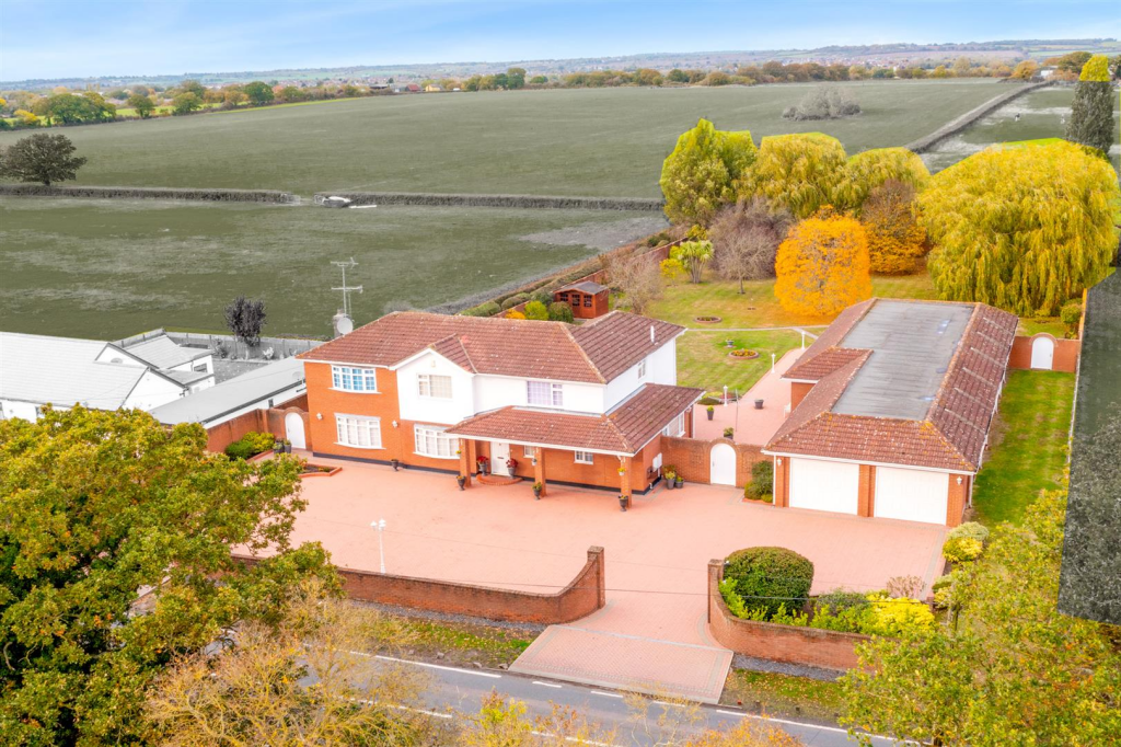 4-bed detached on Lower Road, Hullbridge, Hockley, £1,470,000