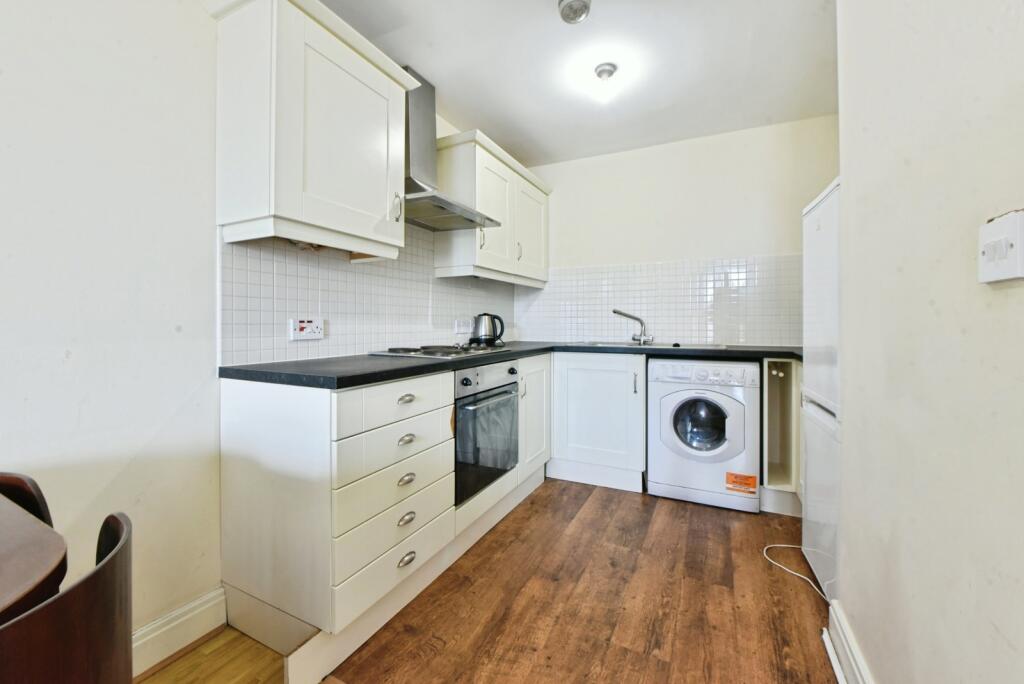 Apartment in Manchester, Whalley Range - View 3
