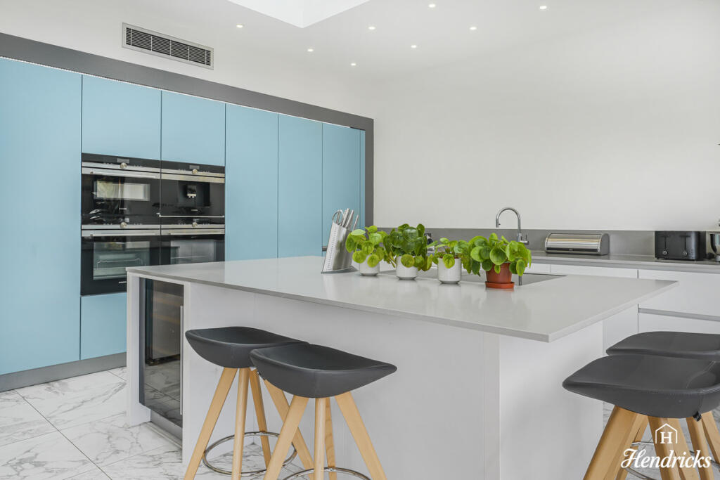Downhall Park Way, Rayleigh, SS6 9 - View 5