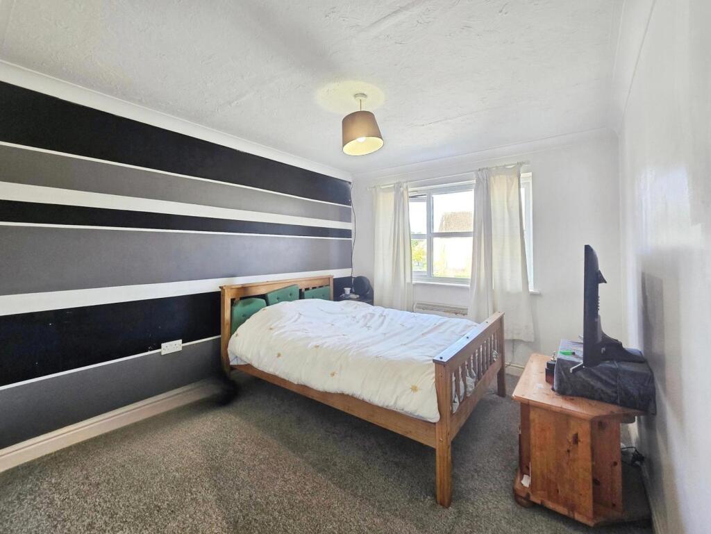 Apartment in Farnham, Tongham - View 4