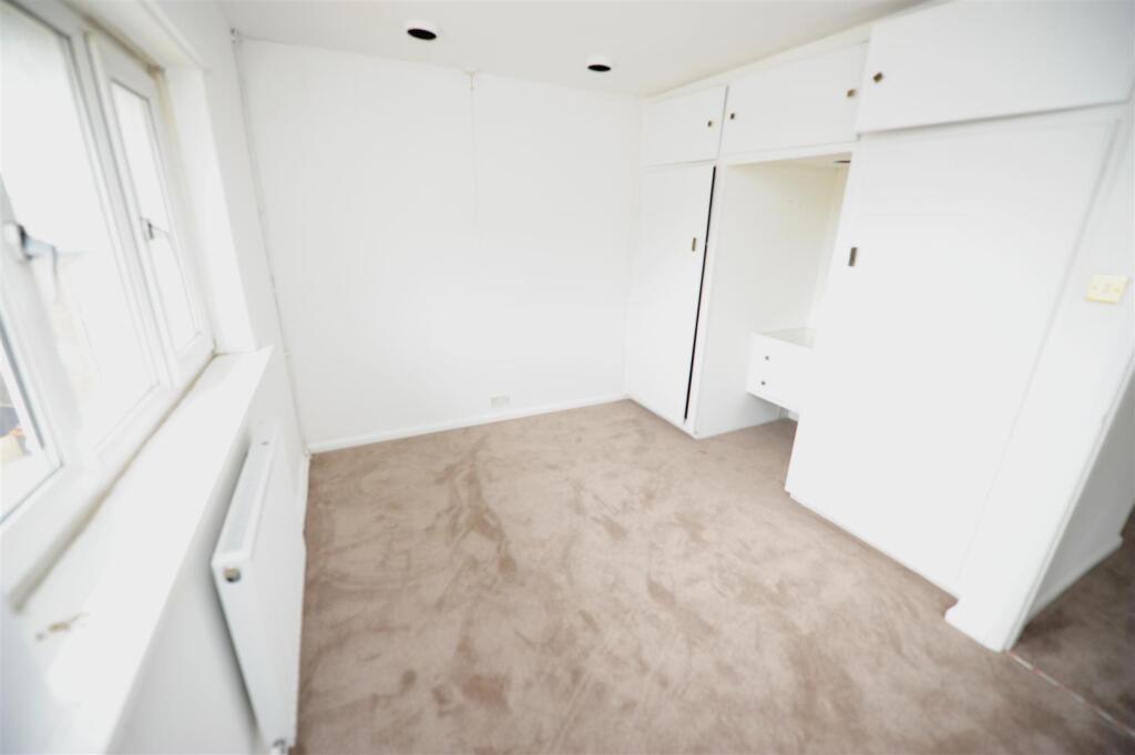 Apartment in Bradford, West Royd, Windhill - View 5