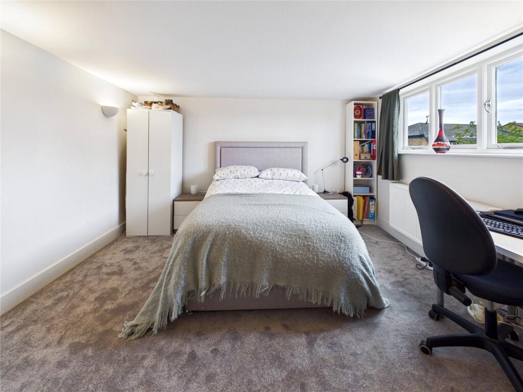 Apartment in Braintree, Kelvedon - More