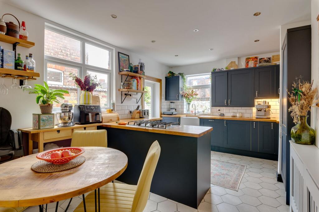 Milton Road, Waterloo, L22 photo 4