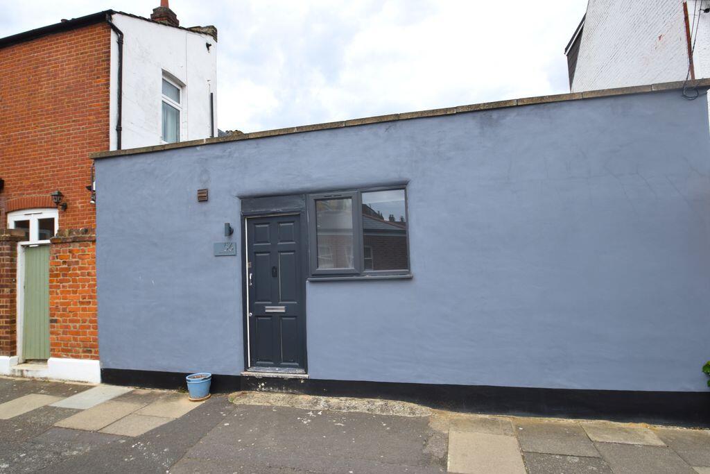 House in London, Wimbledon Park - View 4
