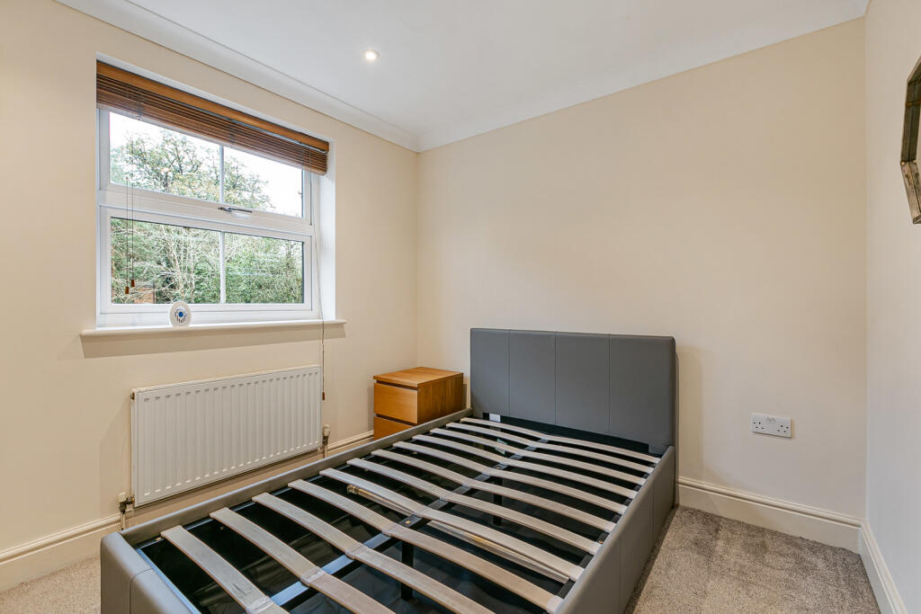 Apartment in Runnymede, Englefield Green - View 4