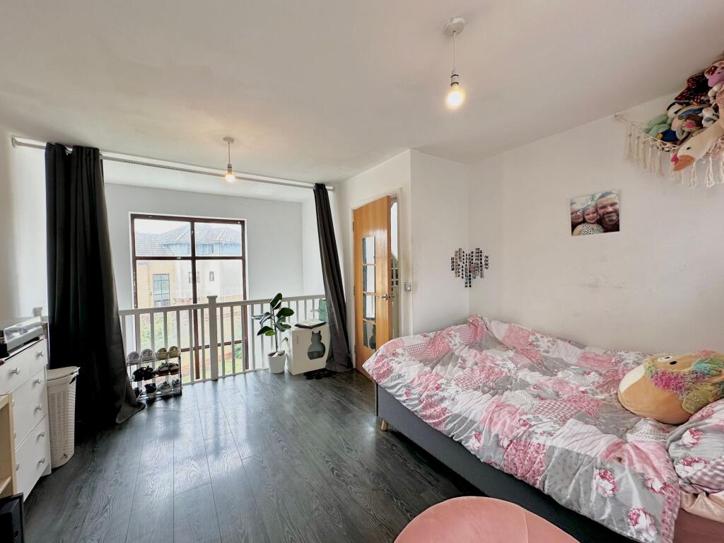 Sheering Grove, Bradville, MK13 photo 2