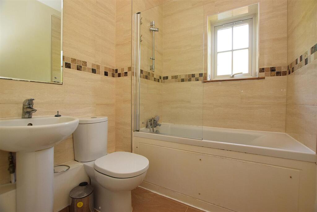 Apartment in Hastings, Silverhill Park - More