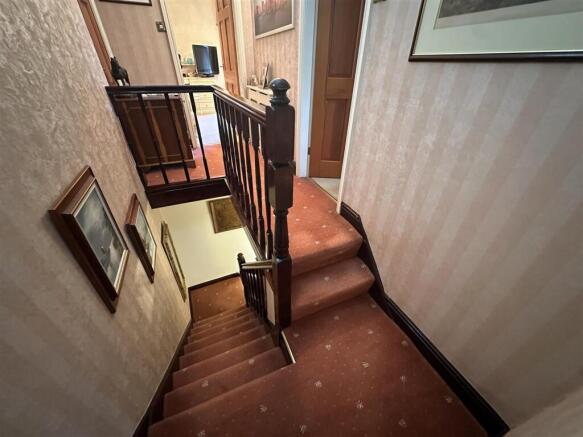271 HALL, STAIRS AND LANDING