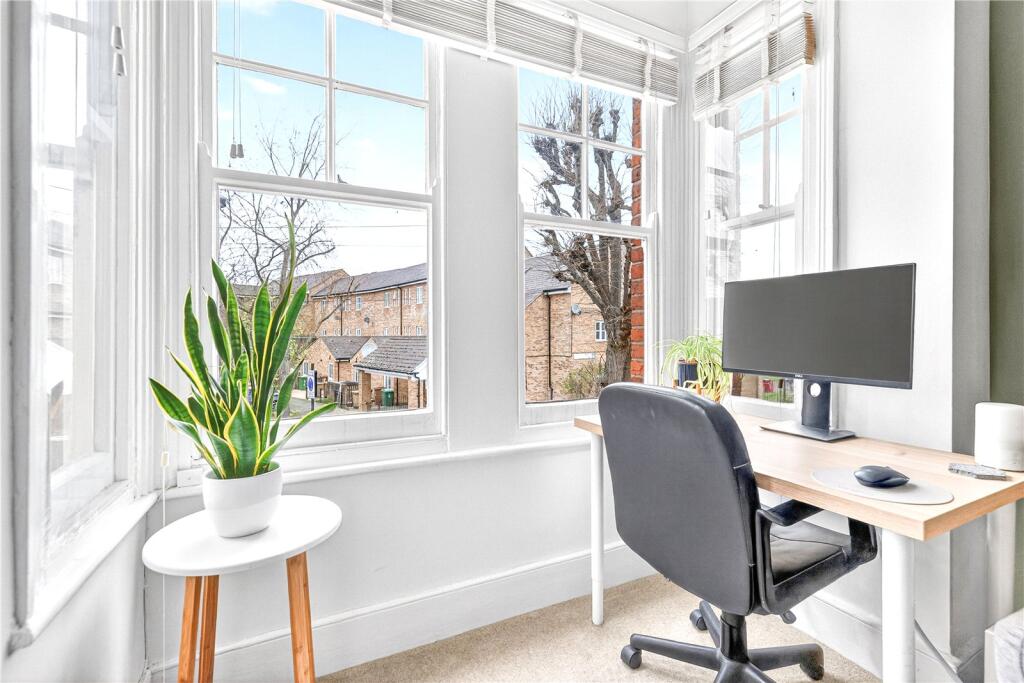 Apartment in London - More