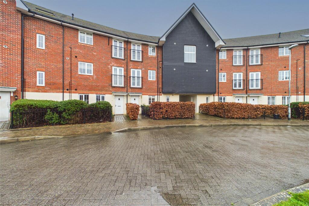 Main image of property: Fulmar Crescent, Bracknell, Berkshire, RG12
