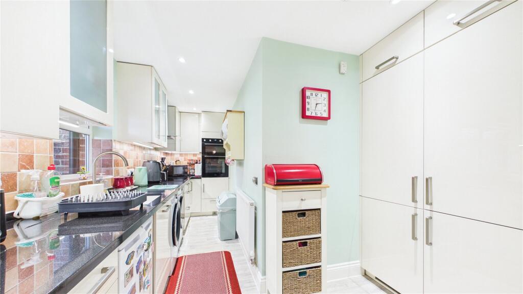 Apartment in Camberley, Old Dean - View 5