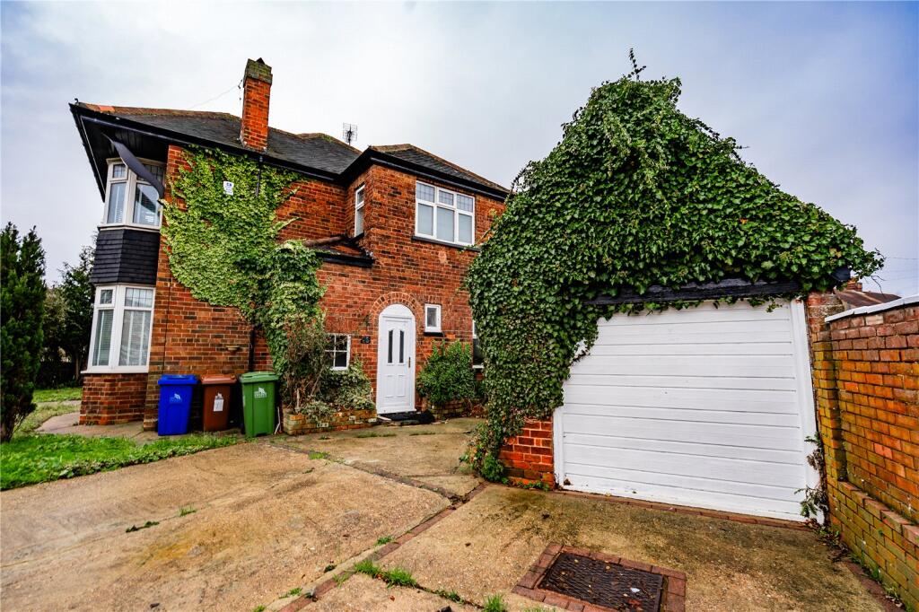 4-bed detached on Weelsby Road, Grimsby, Lincolnshire, DN32, £265,000