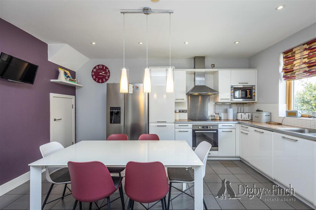 House in Rushcliffe, Radcliffe-on-Trent - View 3