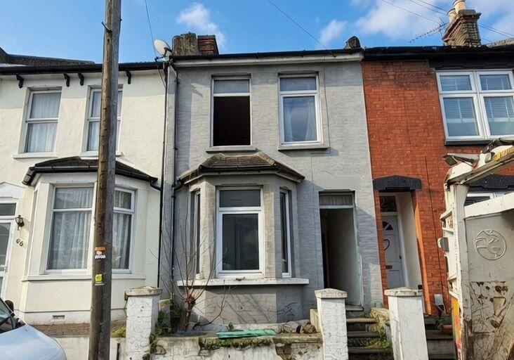 Main image of property: 64 Cecil Road, Rochester, Kent, ME1 2HS