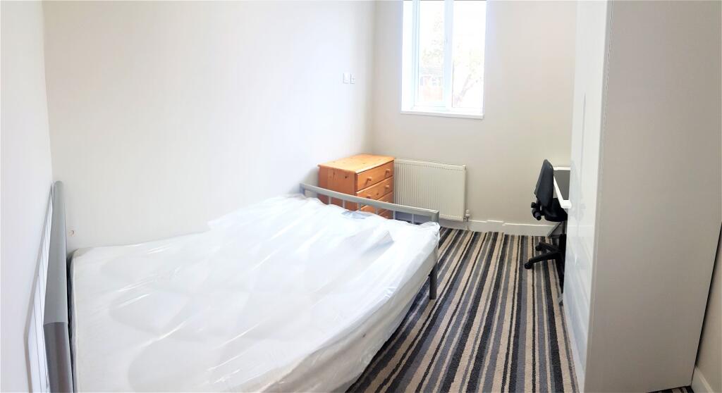 Apartment in Manchester, Ladybarn, Fallowfield - View 5