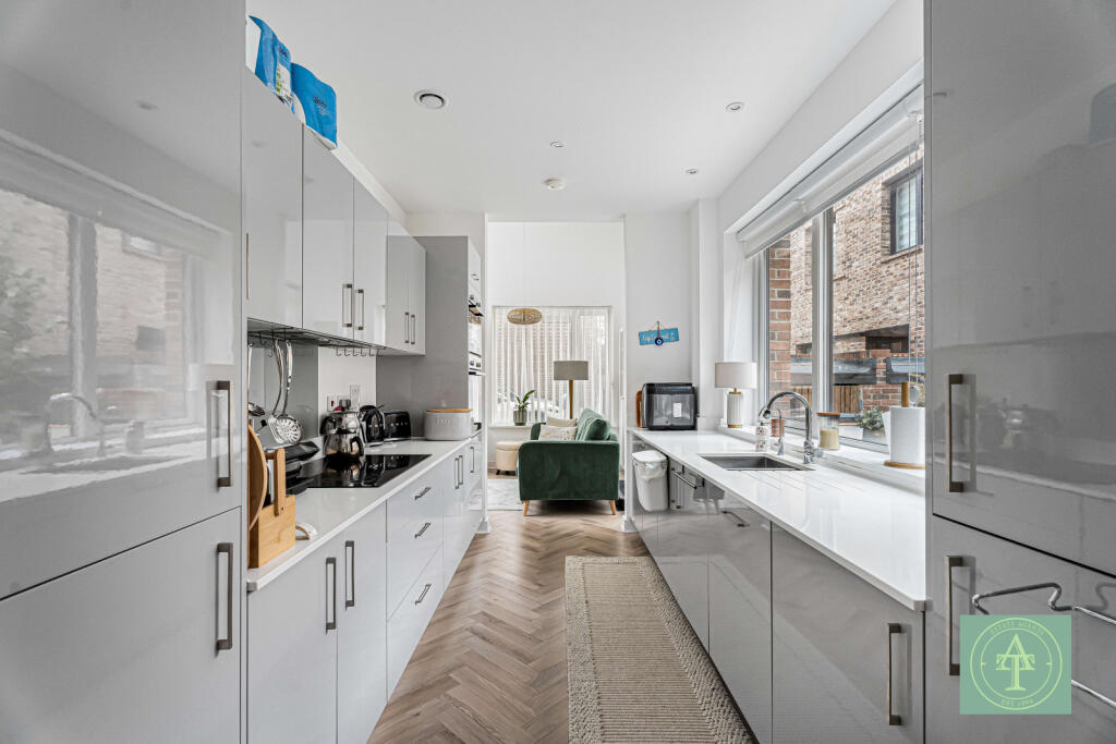 House in London, Edmonton - View 5