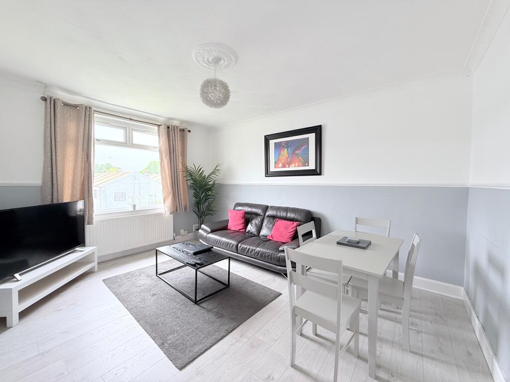 240 Muirhall Road, Larbert, Falkirk, FK5 4RG photo 3