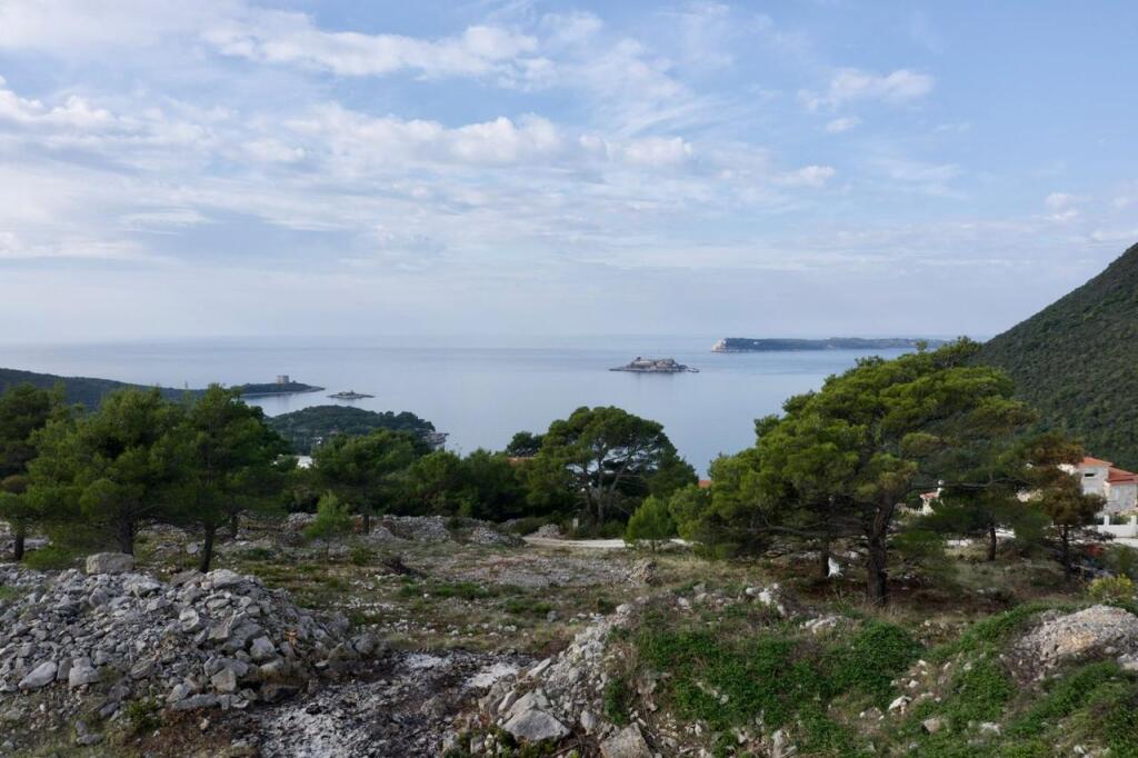 Main image of property: Lustica