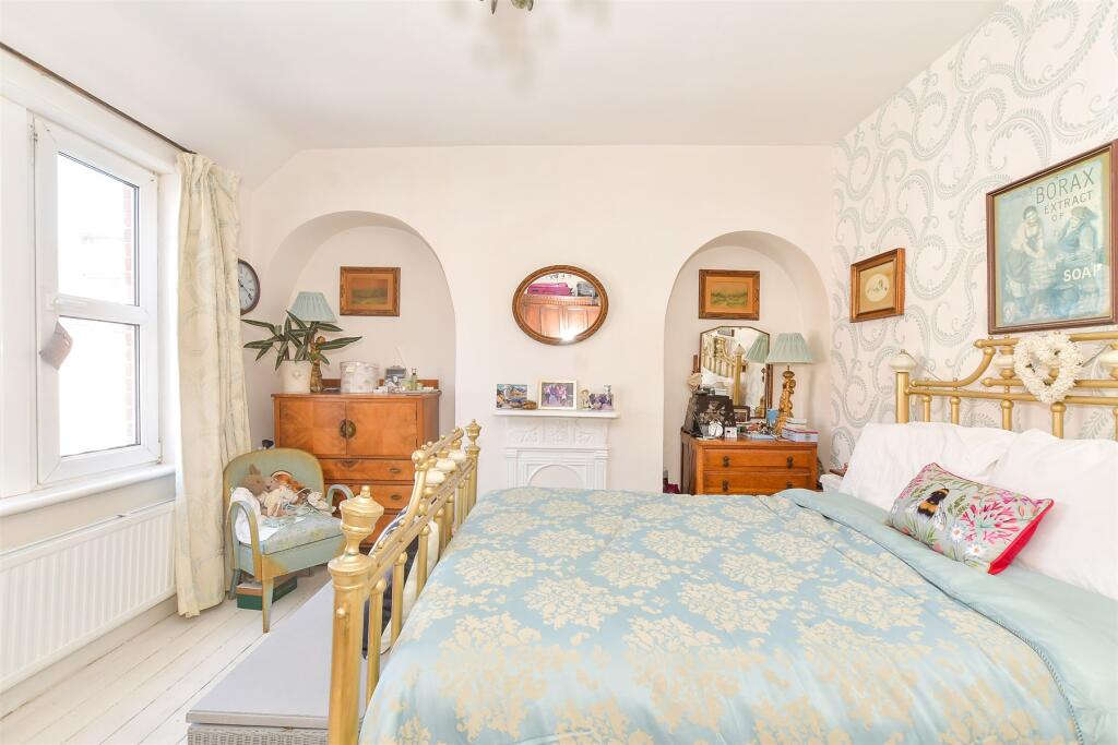 Queen Street, Littlehampton, West Sussex - View 4