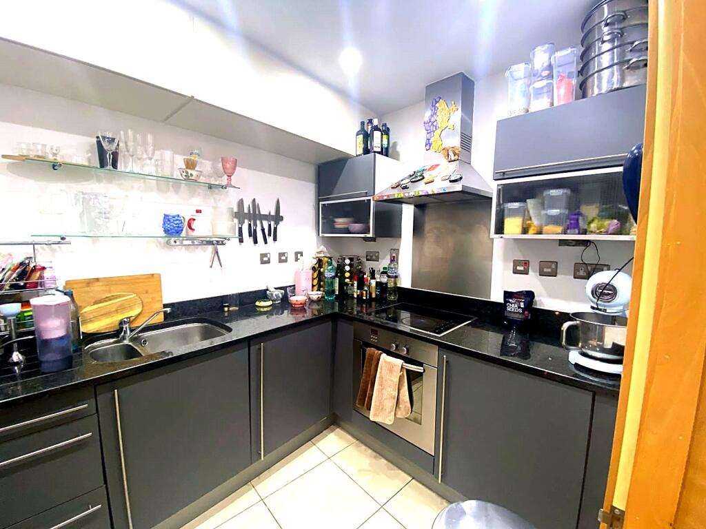 Apartment in London - View 5