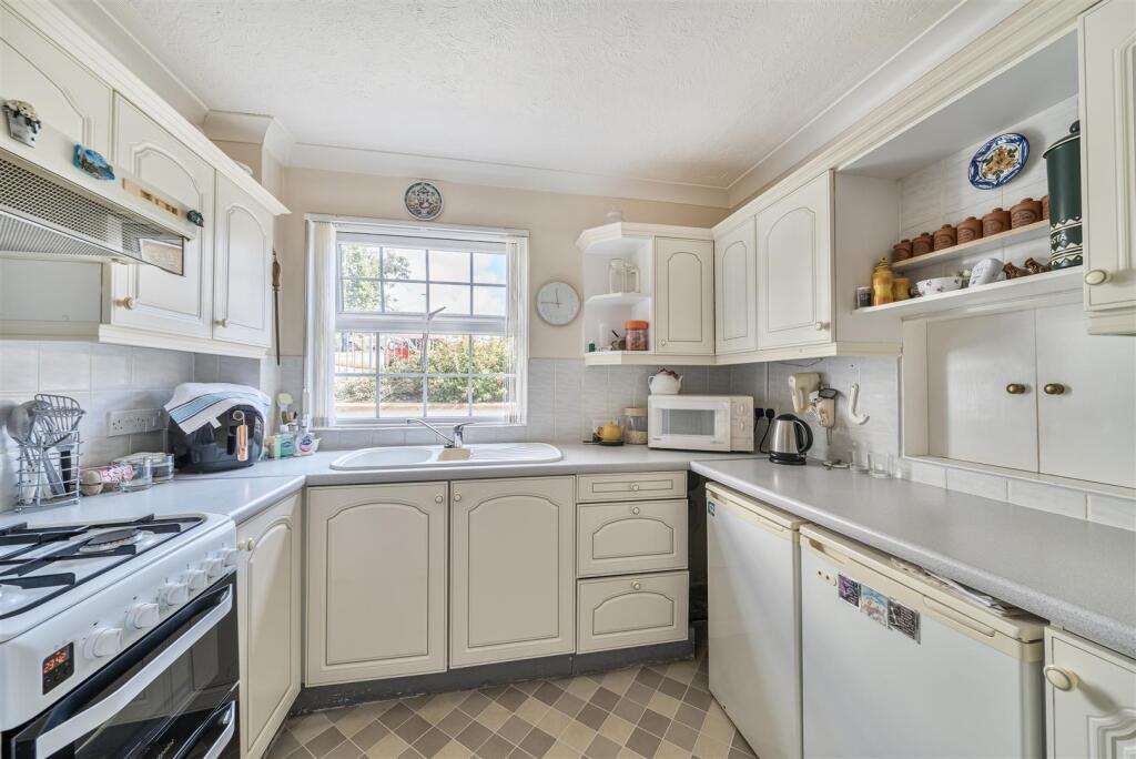 Apartment in Lyme Regis, Dorset - View 3