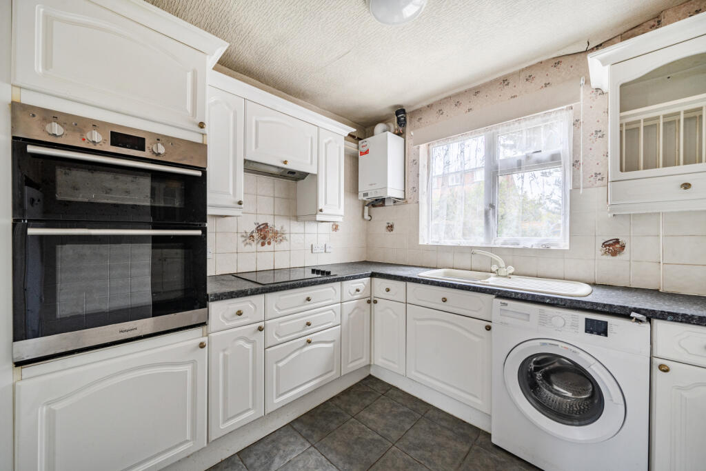 House in Slough - View 5
