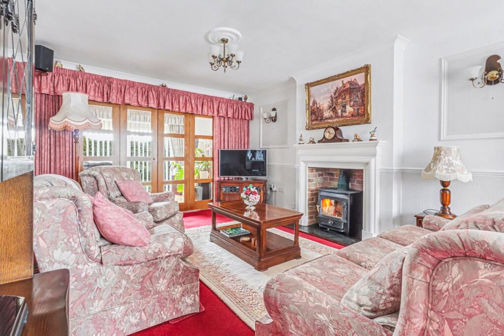 Chelsworth Crescent, Thorpe Bay, SS1 photo 3