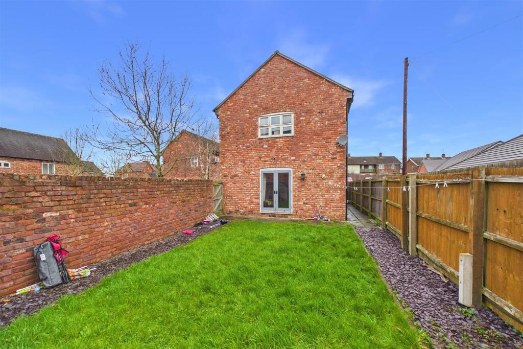 2-bed house on Chestnut Drive, Burton-on-Trent, £210,000