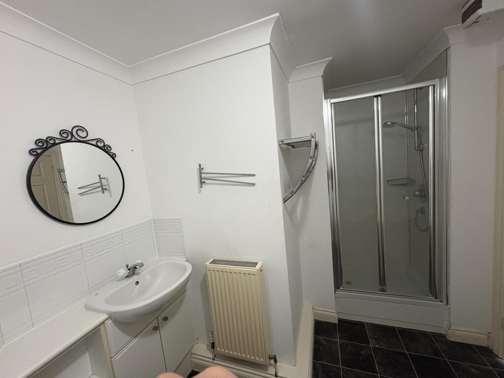 Apartment in Southampton - View 5