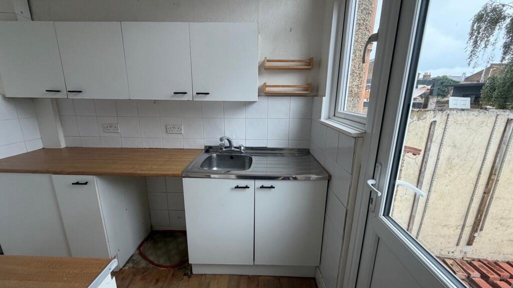 House in Southend-on-Sea - View 5