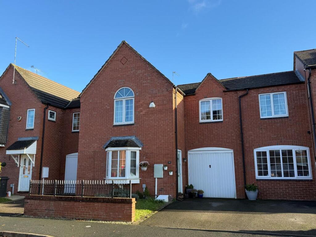 3-bed terraced on Quintonside, Grange Park, Northampton, £300,000