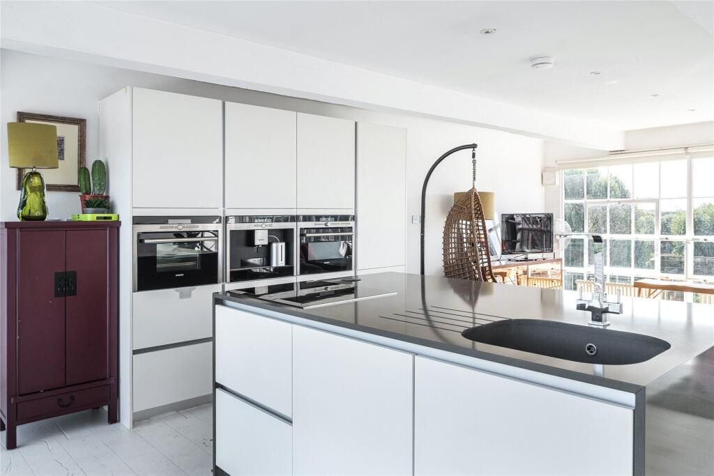 Apartment in London - More