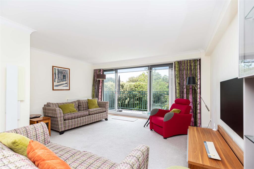 Main image of property: Immaculate, 2 bed in Block 'D', Keverstone Court,