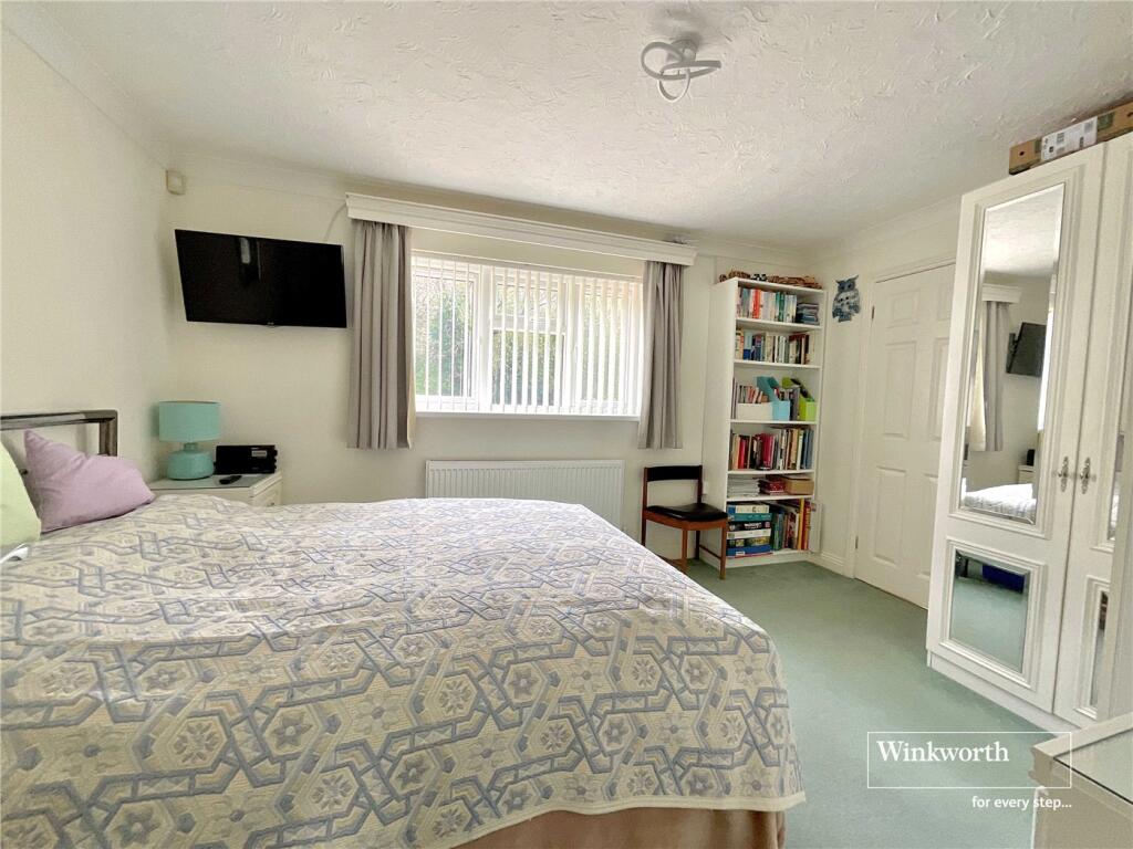 Chewton Common Road, Highcliffe, Christchurch, Dorset, BH23 photo 4