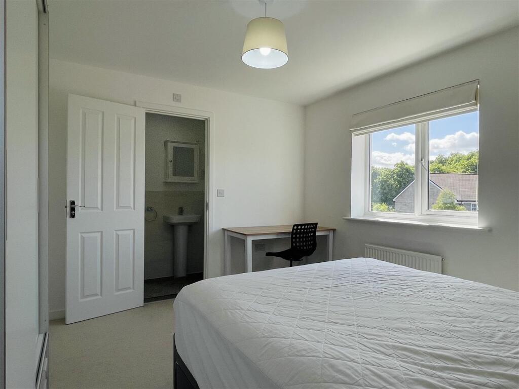 6 bedroom town house for rent