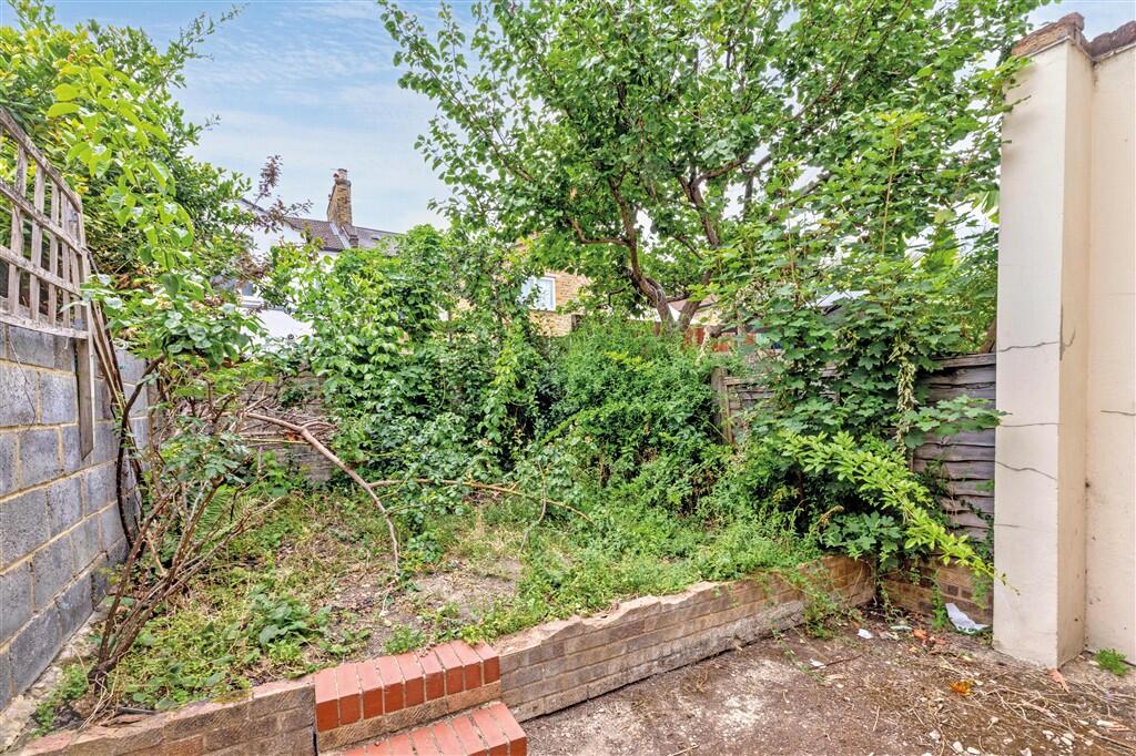 House in London - View 2