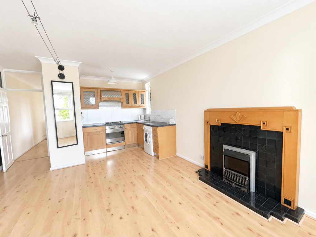 Apartment in Warwick, Milverton, Royal Leamington Spa - View 2