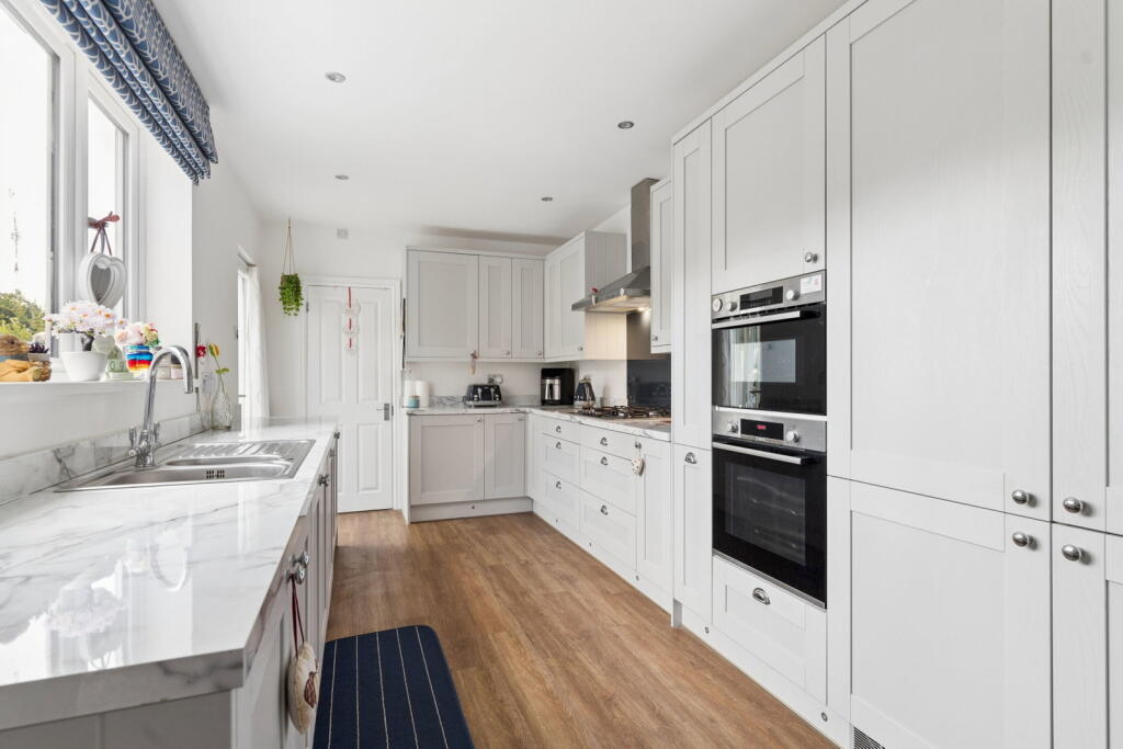 House in Dunstable, Central Bedfordshire - View 4