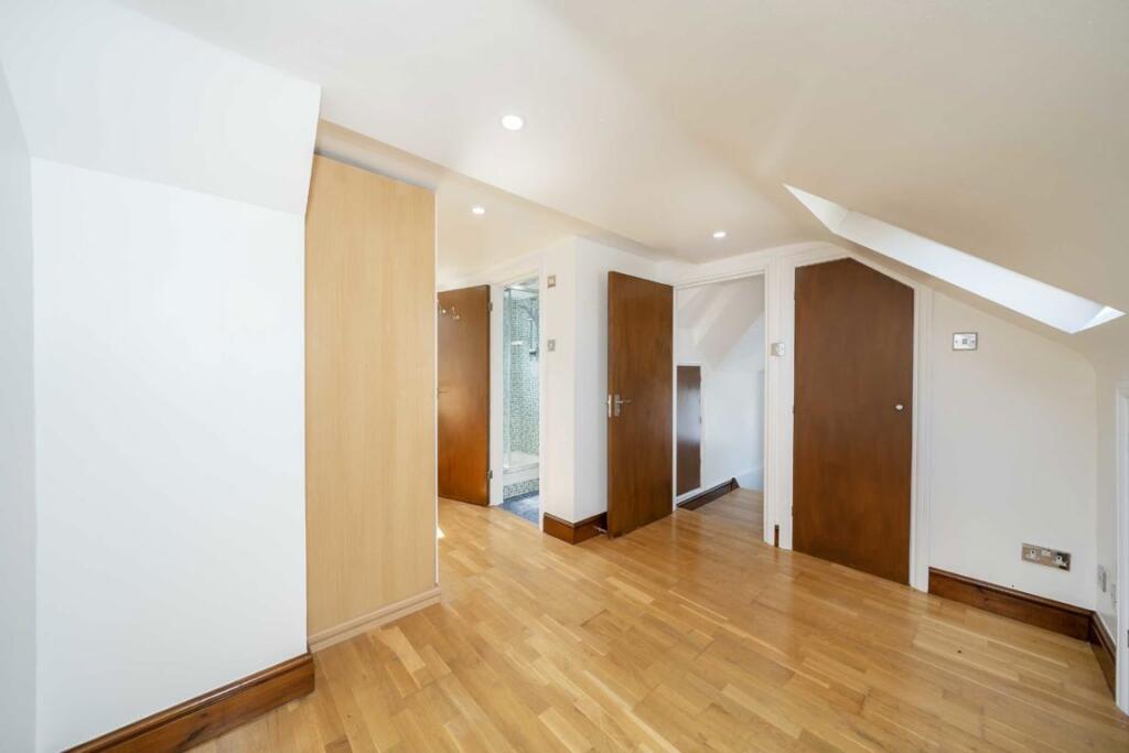 House in London - View 5