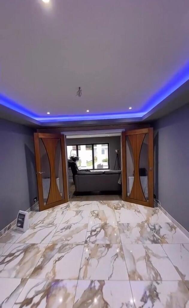 House in Twickenham - View 3
