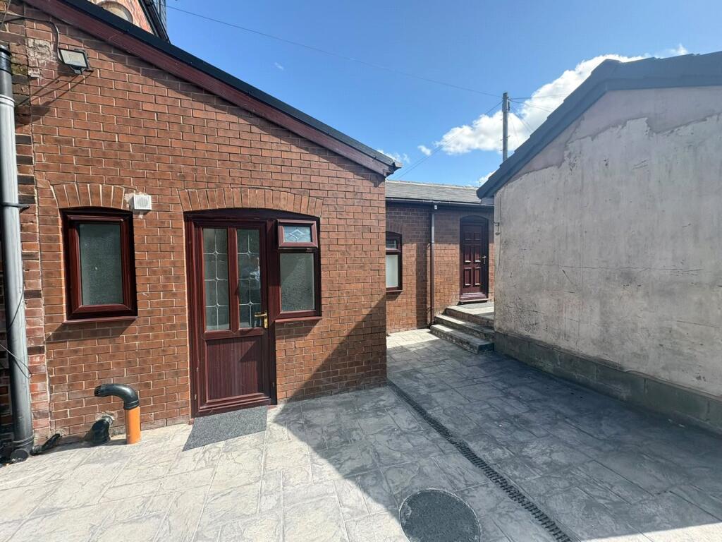 House in Oldham - View 4