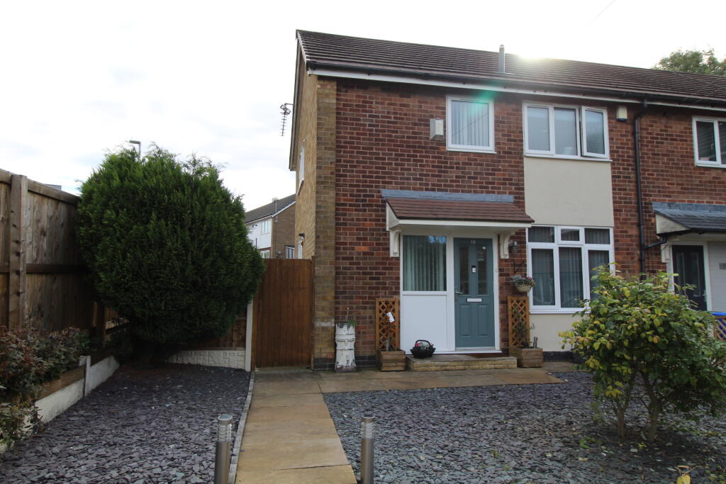2 bedroom end of terrace house for sale in Dawlish Close, Hyde, SK14