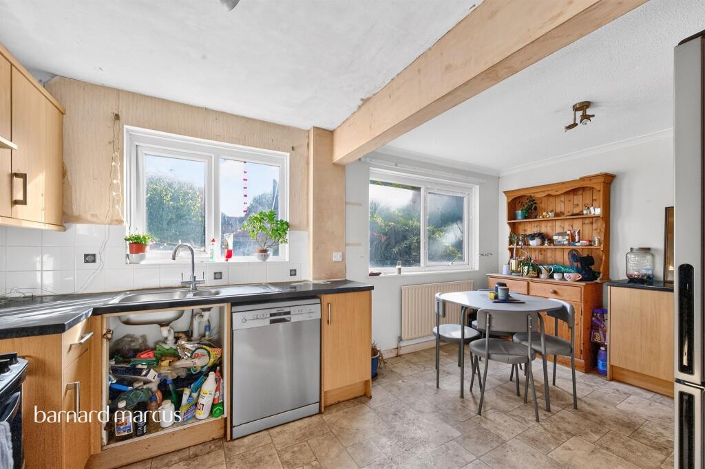 House in Sutton - View 4